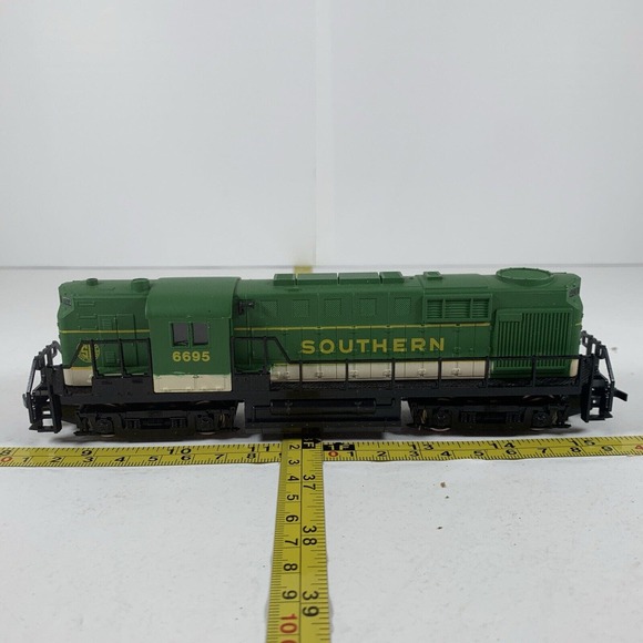 ✅Southern #6695 Alco RS-11 Diesel Locomotive Model Power HO Scale w/box - Picture 1 of 16